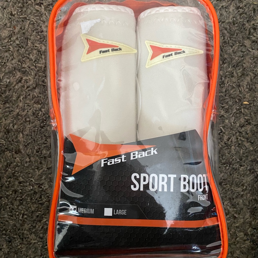 Fast Back front sport boot white